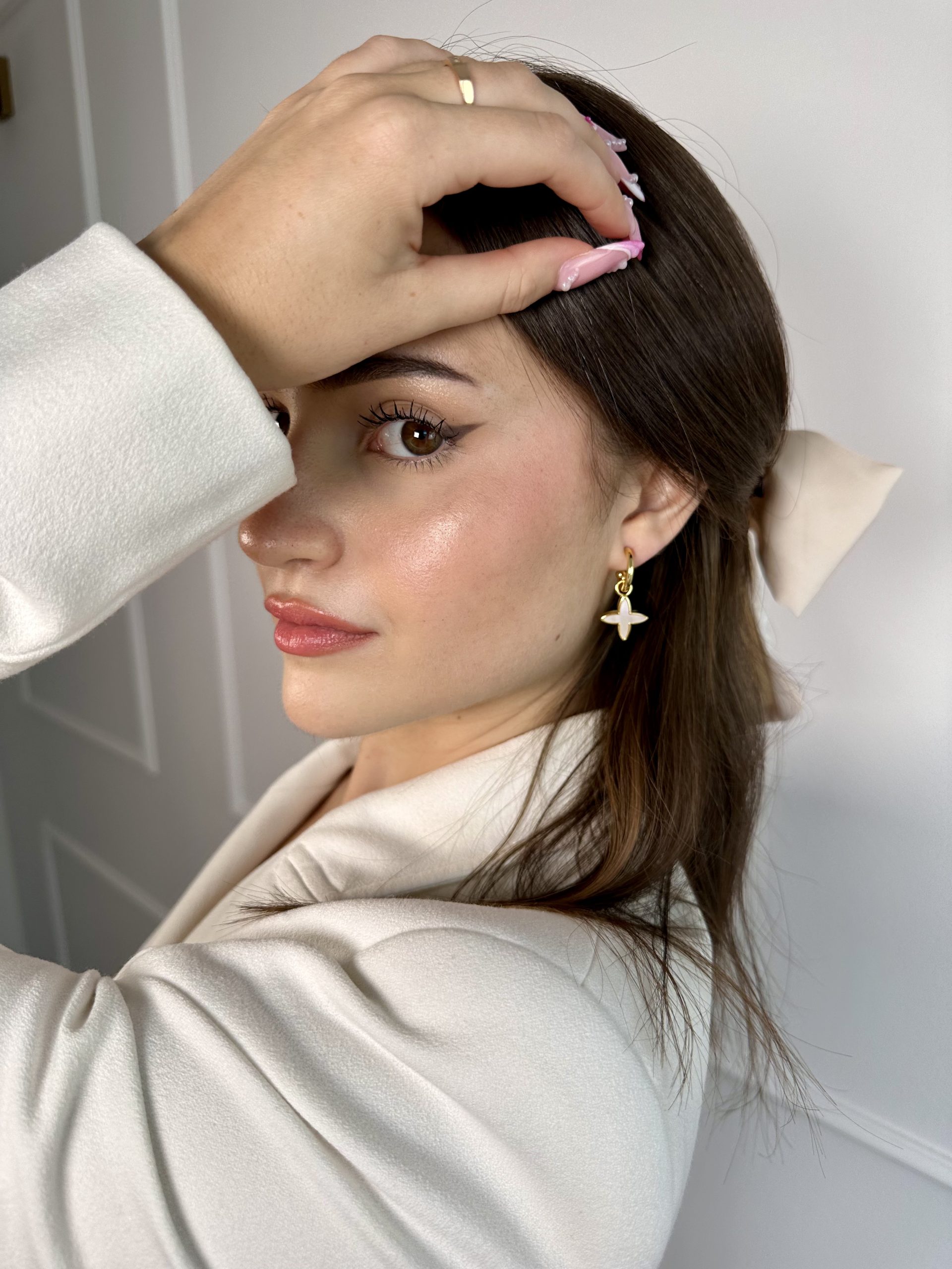 Asymetryczne kolczyk w kształcie gwiazdy